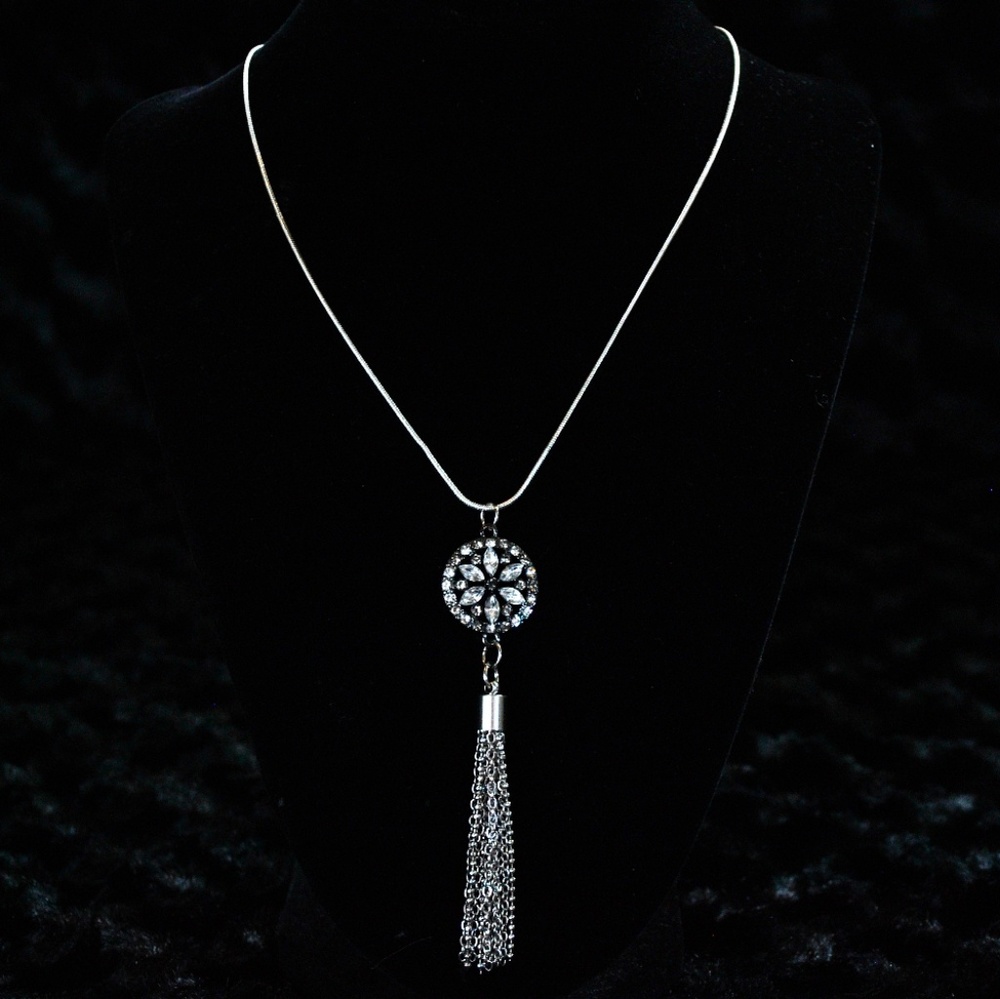Silver-colored Jeweled Necklace